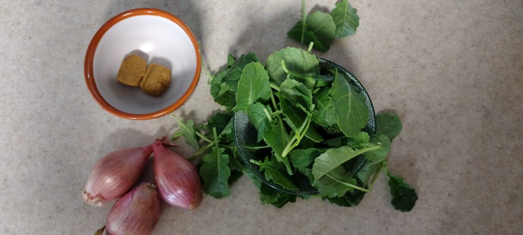 Shallots, spices, baby kale.