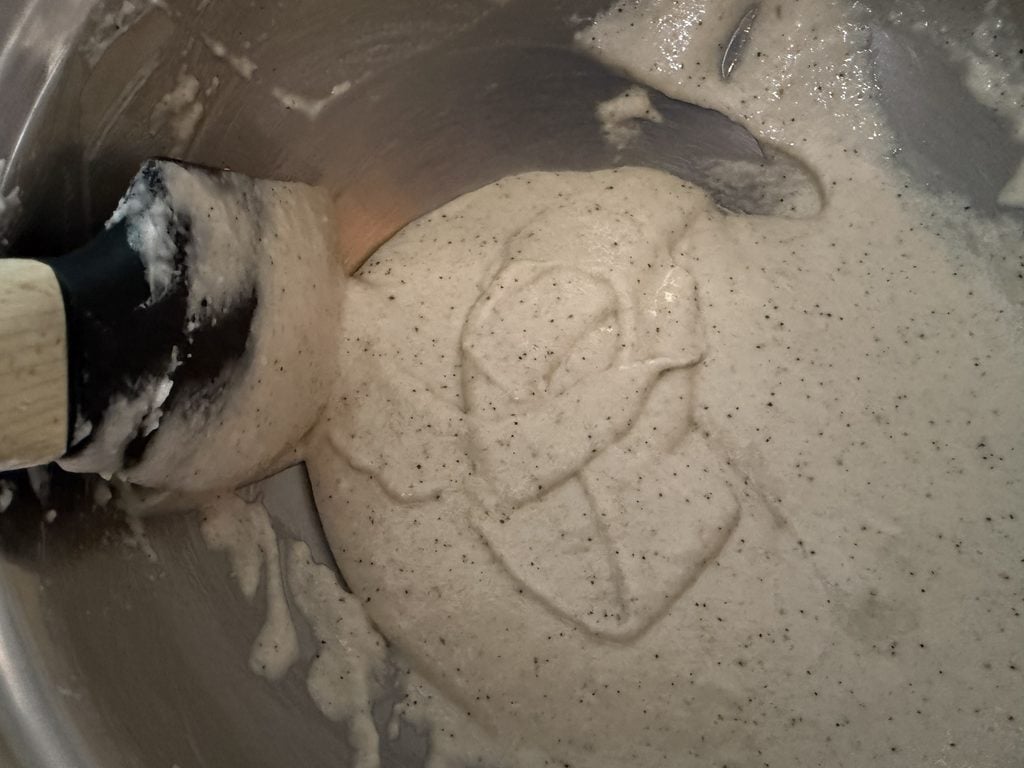 Demonstrating the figure-eight technique to test if the macaronage is ready.